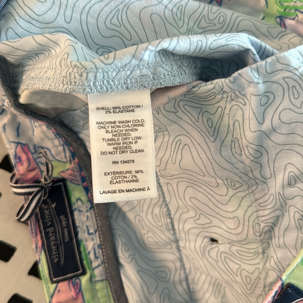 NWT Vineyard Vines Island Shorts | Fish & Conch Print | Waist 33 | 7" Inseam - Picture 5 of 5